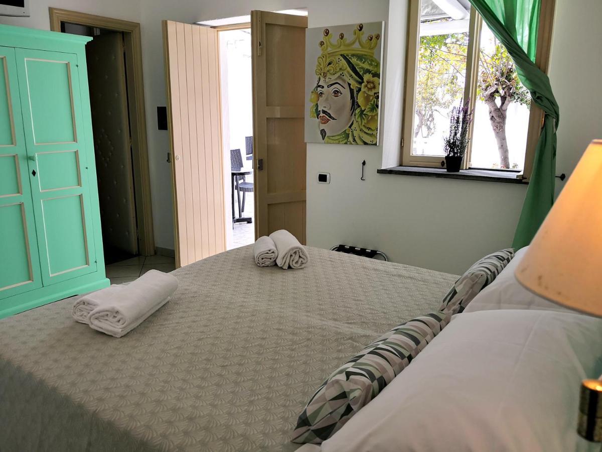 Stromboli Central Family Apartment - 3 Double Rooms Экстерьер фото