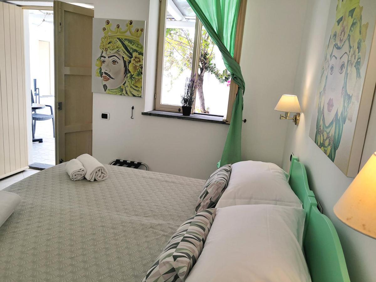 Stromboli Central Family Apartment - 3 Double Rooms Экстерьер фото