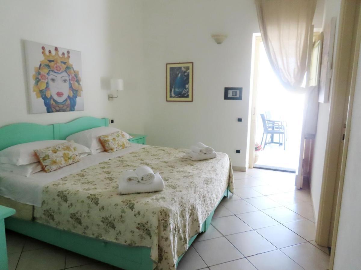 Stromboli Central Family Apartment - 3 Double Rooms Экстерьер фото